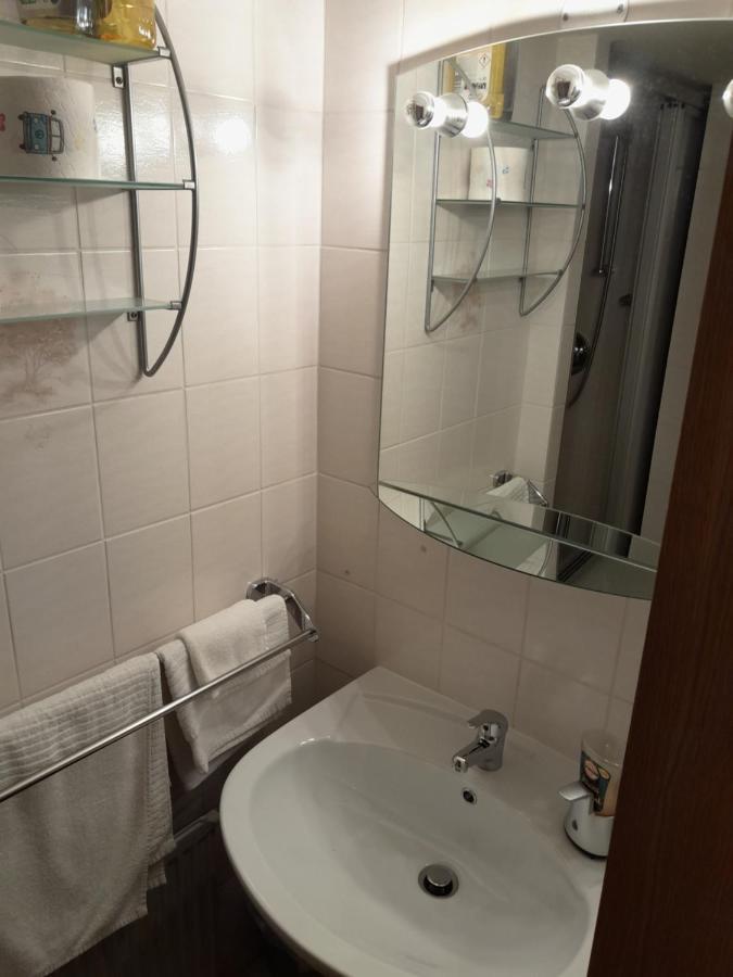 Apartment Mit Kueche Und Balkon Oder Terrasse, Ruhig Und Gut Erreichbar Piding Kültér fotó